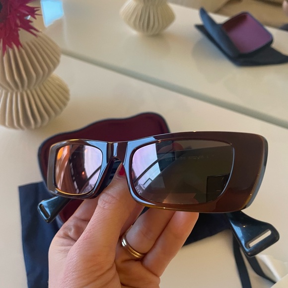 Gucci Accessories - Gucci Black Rectangular Sunglasses for Women